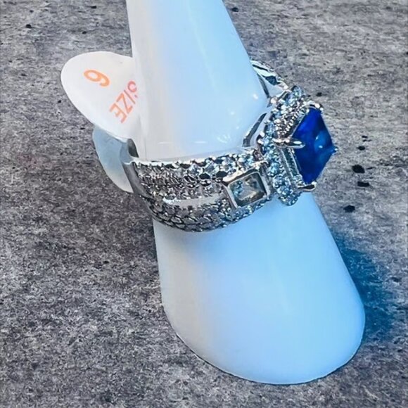 Ring Bomb Party Ring, size 6, NWOT - Picture 3 of 5